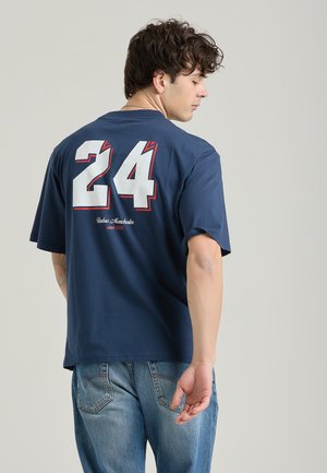 - T-shirt z nadrukiem