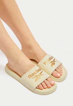 - Sandały kąpielowe