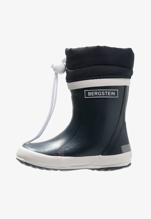 Botte de pluie en caoutchouc noir avec un revers en tissu, des accents blancs et un système de fermeture à cordon. Elle possède une semelle texturée pour une bonne adhérence et une étiquette avec logo.