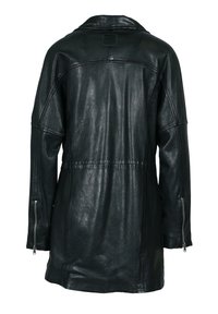 Svart läderjacka med krage, långa ärmar, dragkedjefickor och en slät yta. Skräddarsydd passform med sömnadsdetaljer.