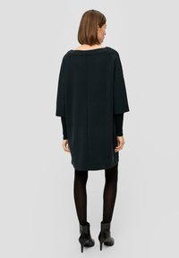 s.Oliver BLACK LABEL LOCKER GESCHNITTENES  - Freizeitkleid - navy