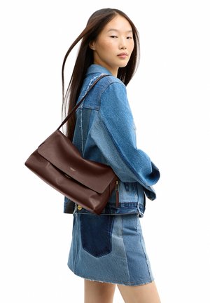 COACH, CHELSEA SHOULDER BAG 30 - Handbag - b maple