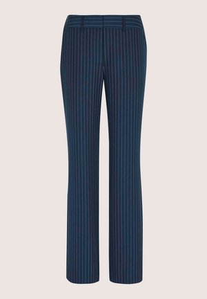 Donkerblauwe broek met krijtstreep, rechte pijpen, een tailleband en verticale gekleurde strepen als extra detail.