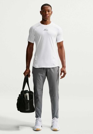Nike Performance - Koszulka sportowa