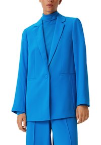 Heldere blauwe blazer met een enkele knoopsluiting, notch revers en grote voorzakken. Gemaakt van gladde stof, met lange mouwen.