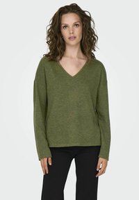 JDY V-AUSSCHNITT - Strickpullover - winter moss