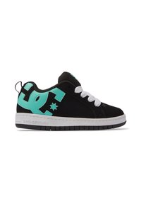 Zwarte sneaker met turquoise accenten en een groot logo, voorzien van witte veters en een gestructureerde zool. Het ontwerp heeft een sterdetail aan de zijkant.