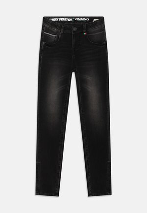 Smaltsiddende sorte jeans med lettonede detaljer, knaplukning foran, fem lommer og mærket linning med stretchstof.