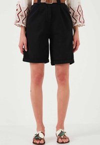 REGULAR FIT - Shorts - black
