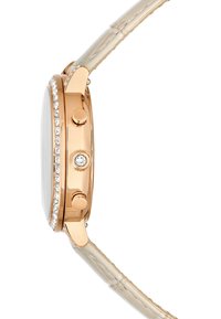 Roségoldene Uhr mit rechteckigem Zifferblatt, klaren Kristallverzierungen und einem hellbeigen strukturierten Lederarmband. Verfügt über zwei seitliche Knöpfe.