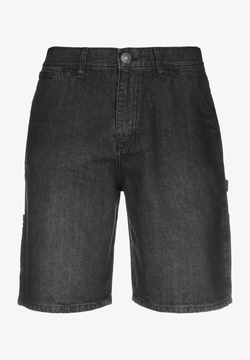 Shorts en denim noir à coupe droite, design à cinq poches, fermeture par bouton en métal et légère usure. Caractéristiques : coutures renforcées sur les bords.