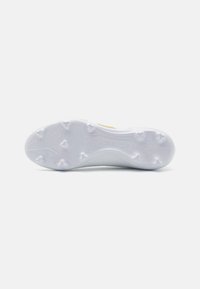 adidas Performance PREDATOR LEAGUE LACELESS FG - Botines de fútbol para terreno firme - footwear white/gold metallic