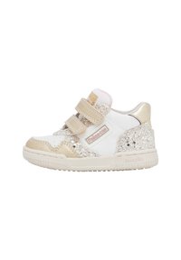 Sneakers per bambini bianchi e dorati con dettagli glitterati, caratterizzati da una tomaia testurizzata, due cinghie in velcro e una suola in gomma.