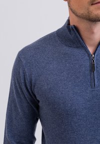 CASH-MERE STEHKRAGEN  - Kardigan - jeans blau