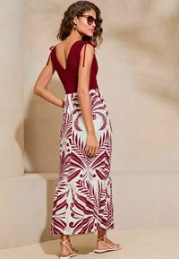 Lipsy 2 IN 1 REGULAR FIT - Rochie maxi - red
