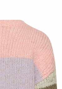 Strickpullover mit einem Farbblockdesign in pastellrosa, lavendel und olivgrünen Streifen. Weiche Textur und runder Ausschnitt.