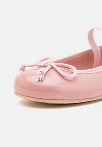 Pretty Ballerinas AMI - Bailarinas con hebilla - rosa