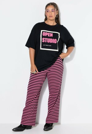 Studio Untold, OPEN STUDIO TEXTURED SHORT SLEEVE GRAPHIC TEE - T-shirt print - black