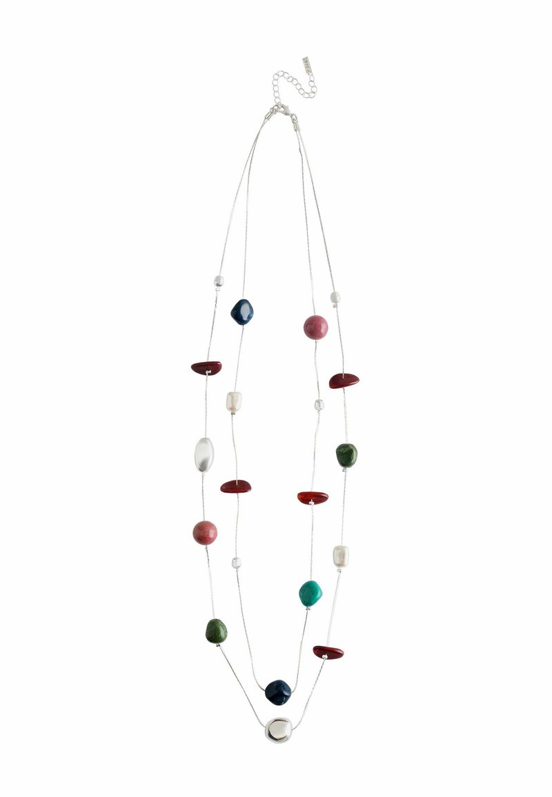 Silverkedja med varierande oregelbundet formade pärlor i röd, grön, blå, rosa, turkos, vit och genomskinliga nyanser.
