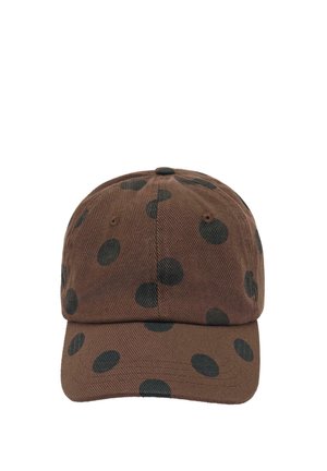 Barna baseball sapka, fekete pöttyökkel egyenletesen elosztva a korona és a hajlított karima felületén.