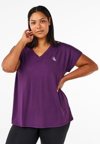 Active by Zizzi LOCKERES V-AUSSCHNITT - T-Shirt basic - purple pennant