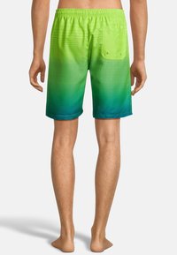 Groen en blauwe gradient zwembroek met een mesh textuur, elastische tailleband en een enkele achterzak.