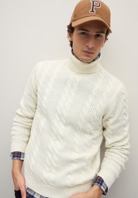 PIOMBO TURTLENECK REGULAR FIT WITH JACQUARD PATTERN - Jumper - optical white