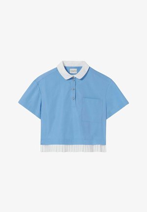 Polo bleu court avec un col blanc, des manches courtes, une patte de boutonnage et un ourlet plissé blanc en bas. Comprend une poche à l'avant.