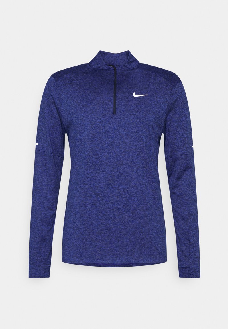 Blå langermet treningstopp med høy hals, halv glidelås og Nike-logo. Laget av teksturert, fukttransporterende stoff.