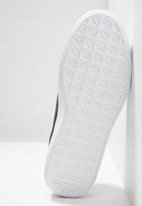 Puma Trainers - white