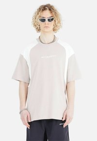 Unselected, beige
