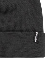 Zwarte gebreide beanie van zachte stof, met een omgeslagen rand en een klein wit "element" label aan de zijkant.