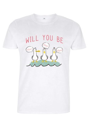 T-shirt bianco in cotone con una grafica di tre gabbiani cartoon su un'onda. Testo sopra che recita "VORRAI ESSERE" con fumetti che dicono "Mio!"