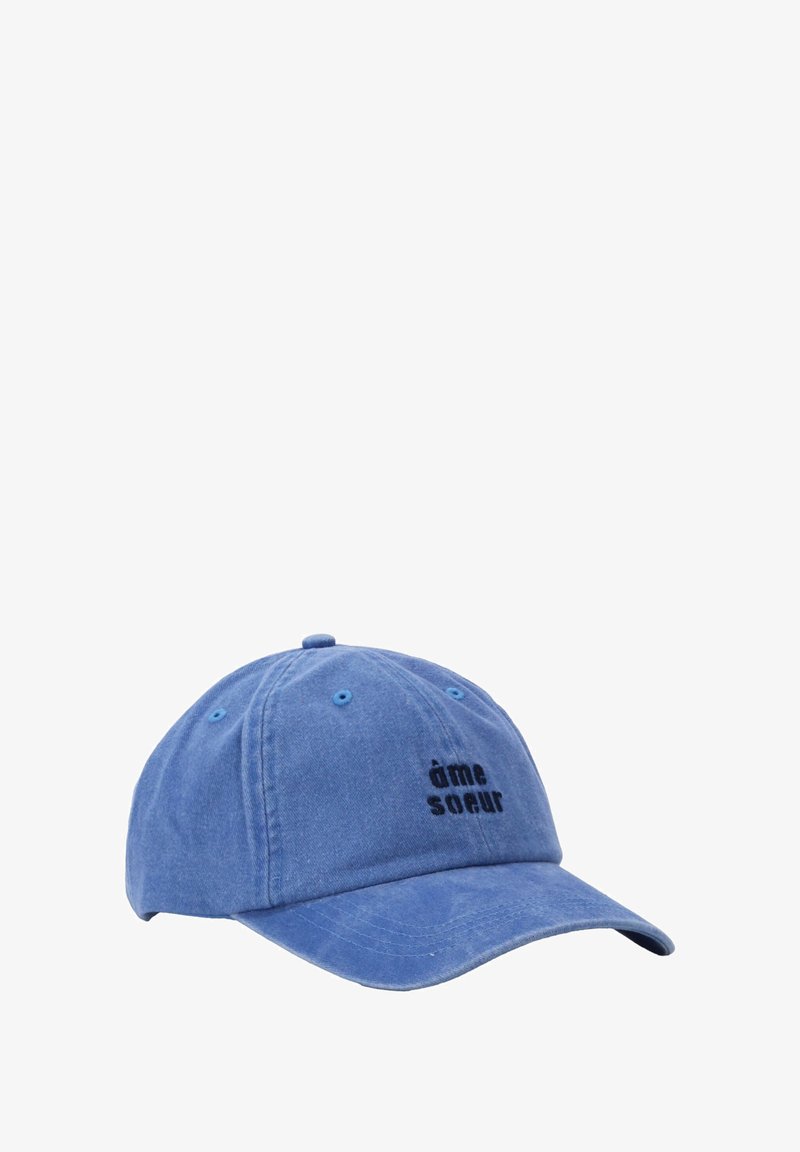 Blue cotton cap with a curved visor, featuring embroidered black text ("âme sœur") on the front. Six-panel design with eyelets.