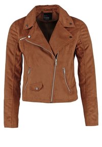 Bruine faux suede motorjack met een reverskraag, asymmetrische rits en zijzakken met zilverkleurige hardware.