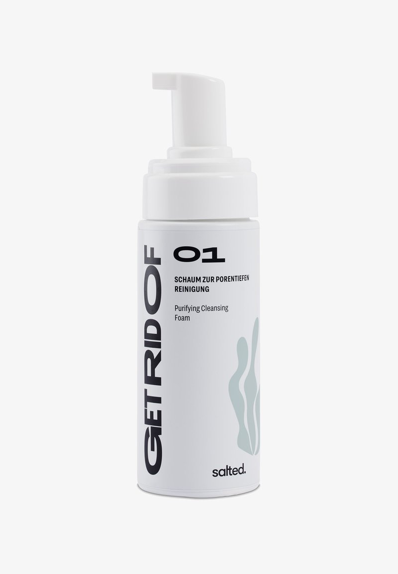 Bouteille de pompe cylindrique blanche étiquetée "ÉLIMINEZ 01" avec du texte noir et un motif ondulé teal ; contient une mousse nettoyante purifiante.