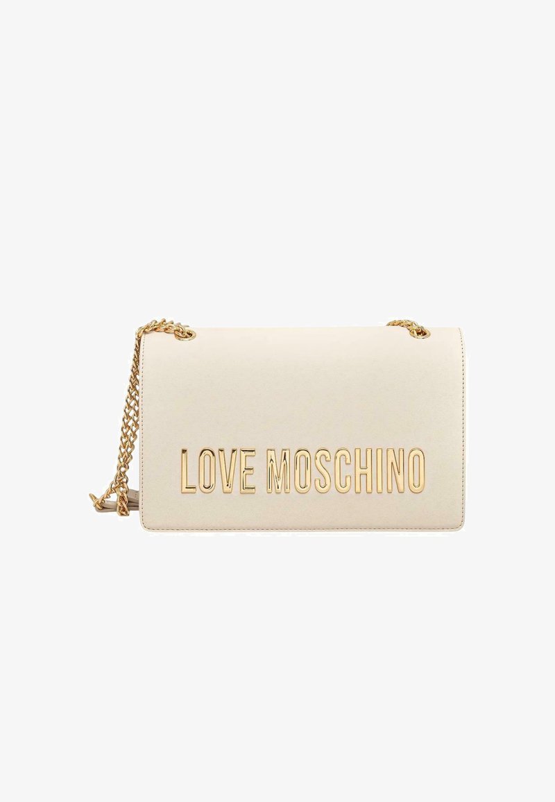 Crèmekleurige rechthoekige schoudertas met gouden kettingband en grote gouden "LOVE MOSCHINO" letters op de voorflap.