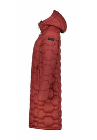 Piumino rosso con cappuccio, caratterizzato da una texture trapuntata e cerniere laterali. Include un patch con il logo sulla parte anteriore alta, design fino al ginocchio.