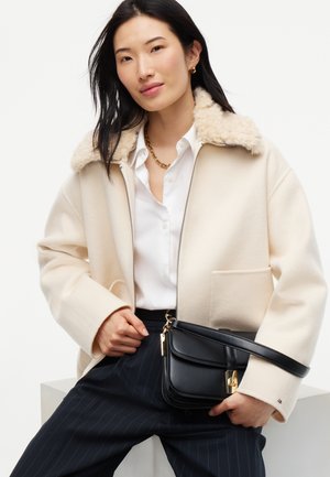 Tommy Hilfiger, HERITAGE CONVERTIBLE CROSSBODY BAG - Дамска чанта - black