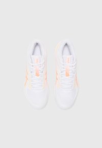 ASICS GEL TASK 4 - Håndballsko - white/vivid coral