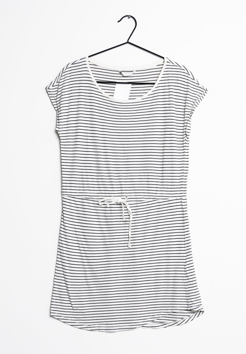 Robe rayée blanche et noire, en tissu doux. Comprend des manches courtes, une taille à cordon de serrage et un ourlet incurvé.