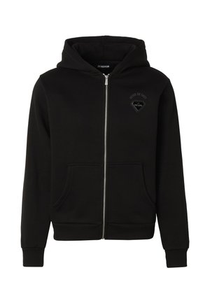Sweat à capuche noir zippé avec poches avant, poignets et ourlet côtelés, petit texte brodé et logo sur la poitrine gauche, et capuche attachée.