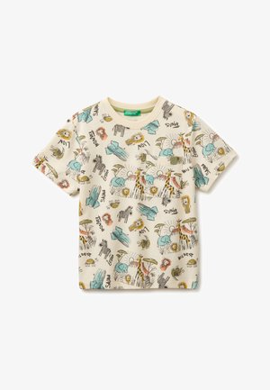 Kurzärmeliges cremefarbenes T-Shirt mit bunten Skizzen von Giraffen, Löwen, Elefanten, Zebras und Bäumen, einschließlich Wörter wie „Löwe“ und „Zebra“.