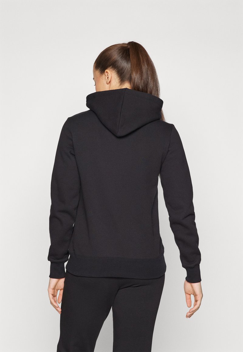 Schwarzer Kapuzenpullover mit weicher Textur, eng anliegenden Bündchen und geripptem Saum. Die Rückseite hat ein minimalistisches Design und keine sichtbaren Logos.