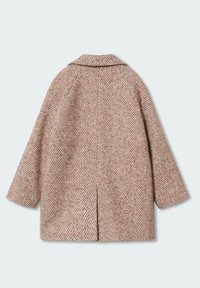 Hnědý kabát s herringbone vzorem, s klopovým límcem, volným střihem a střední délkou, vybavený ventilačním otvorem na zadní straně a texturovanou tkaninou.