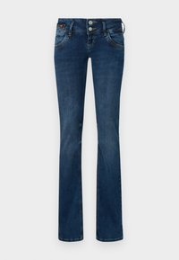 Jeans de mezclilla en azul oscuro con un acabado ligeramente deslavado, que cuentan con un diseño clásico de cinco bolsillos y cierre frontal de dos botones.