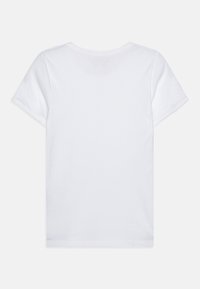 Hvit t-skjorte med korte ermer, laget av myk bomull, med rund hals og ensfarget bakside. Har rene sømmer og et enkelt design.