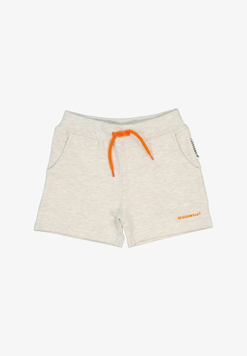 Harmaat puuvillashortsit, joissa on joustava vyötärö ja oranssi kiristysnauha. Ominaisuuksiin kuuluu kaksi sivutaskua ja "GEGGAMOJA" -logo oranssilla brodeerauksella.