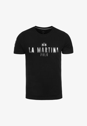 Schwarzes Baumwoll-T-Shirt mit kurzen Ärmeln, mit einem silbernen Logo mit der Aufschrift "LA MARTINA POLO" und einer Grafik eines Polo-Spielers auf der Vorderseite.