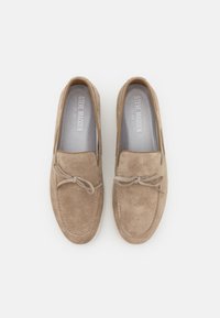 Steve Madden MANSFORDEN - Chaussons - oatmeal
